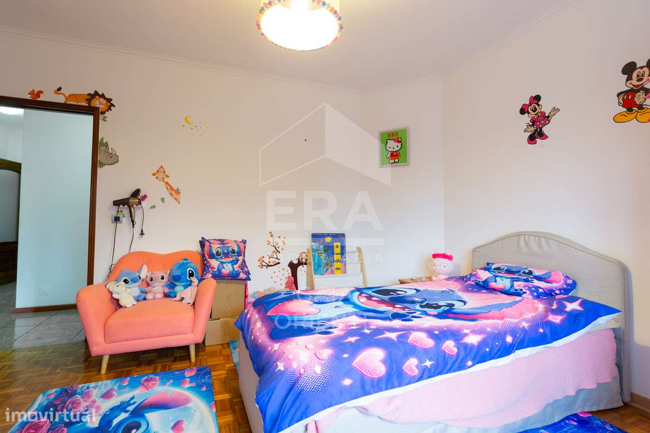 Apartamento T3 com Excelentes Áreas em Oliveira do Douro-36