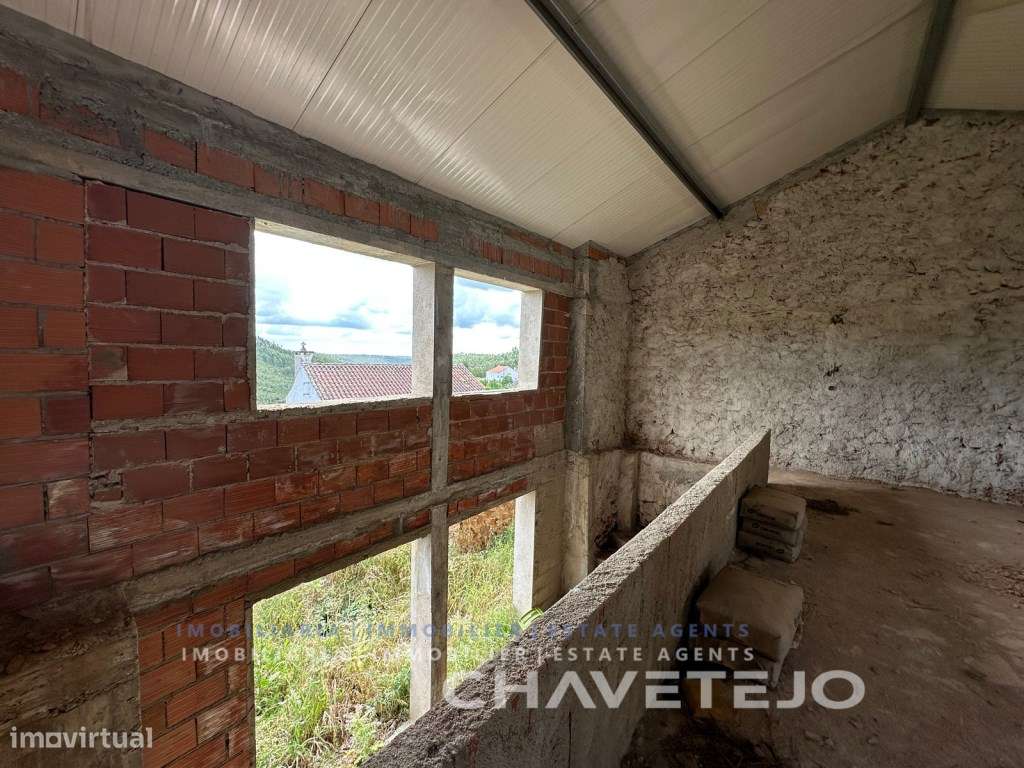 Quintinha com duas casas de campo e uma arrecadação a cerca de 4 km...-36