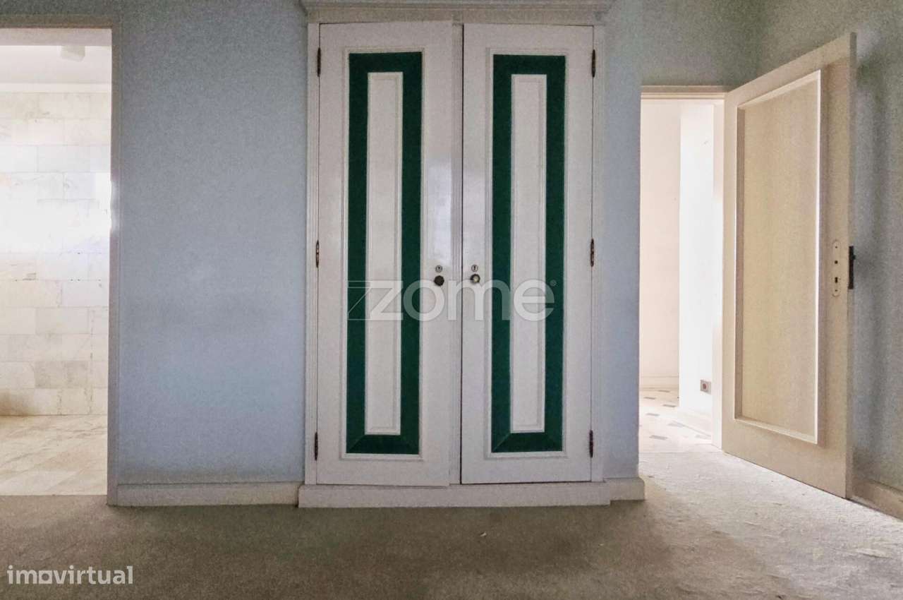 Moradia rara para Reabilitação – Vista Mar | São Pedro Estoril-21