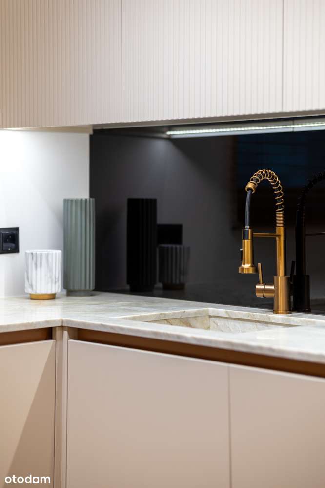 OSTATNIE Piętro | Quiet luxury | Towarowa Square | Metro Rondo Dasz.-16