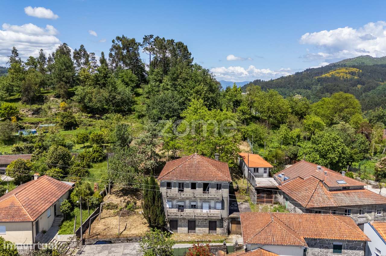 Moradia independente para recuperar em Portela do Vade, Vila Verde, - Grande imagem: 2/36