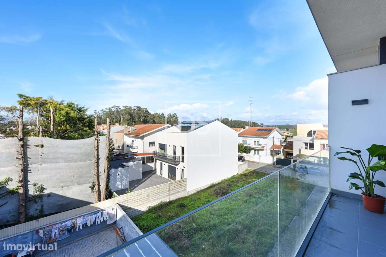 Apartamento T2 em Vilar de Pinheiro com Garagem e Carregador Elétrico-17