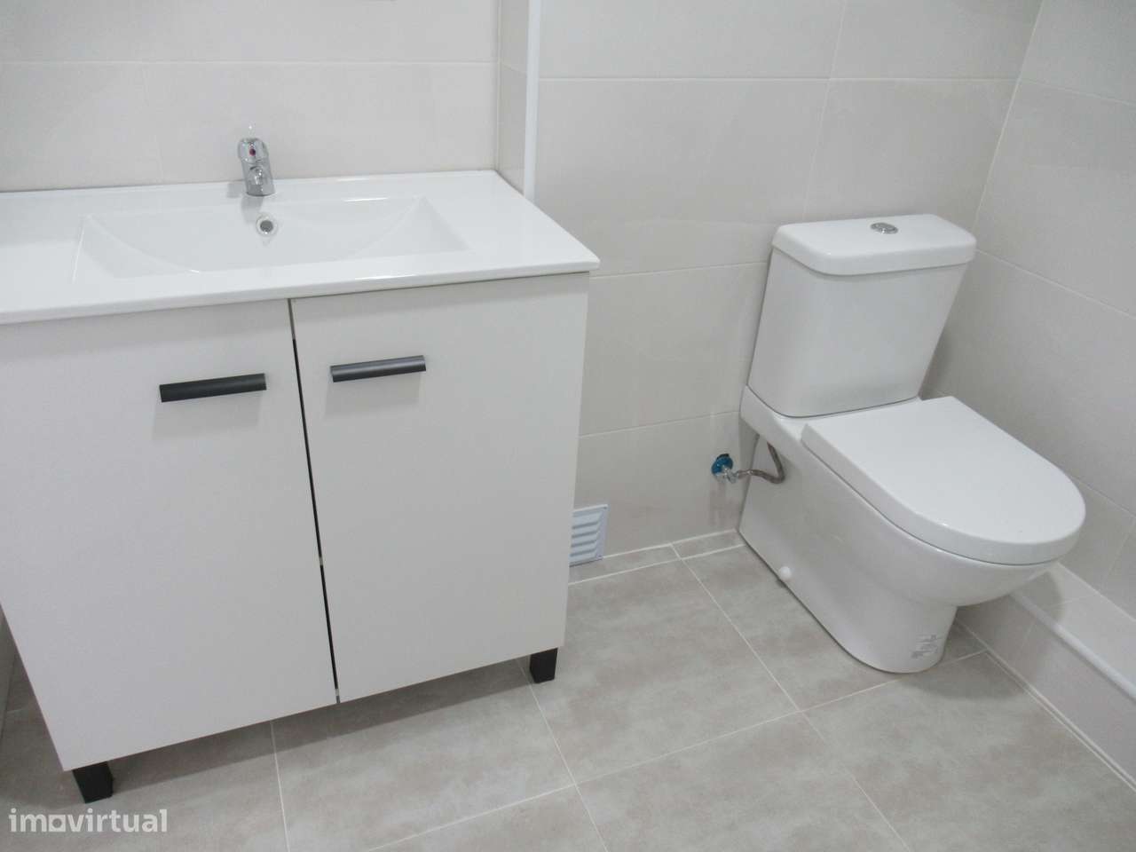 Apartamento T3 renovado na Cruz de Pau (Amora)-13