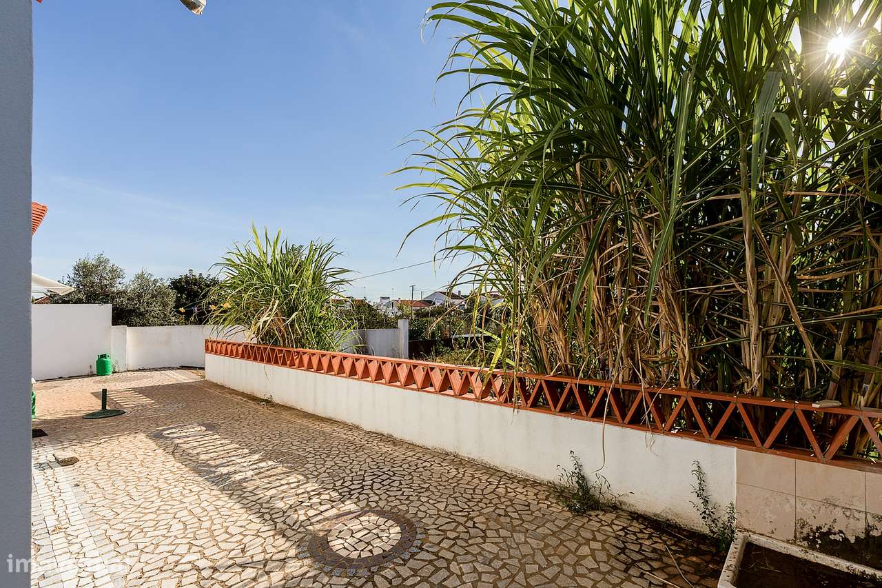 Moradia Isolada T4+2 com 245 m2 em Lote com 961 m2 na Aldeia de Nora,-29