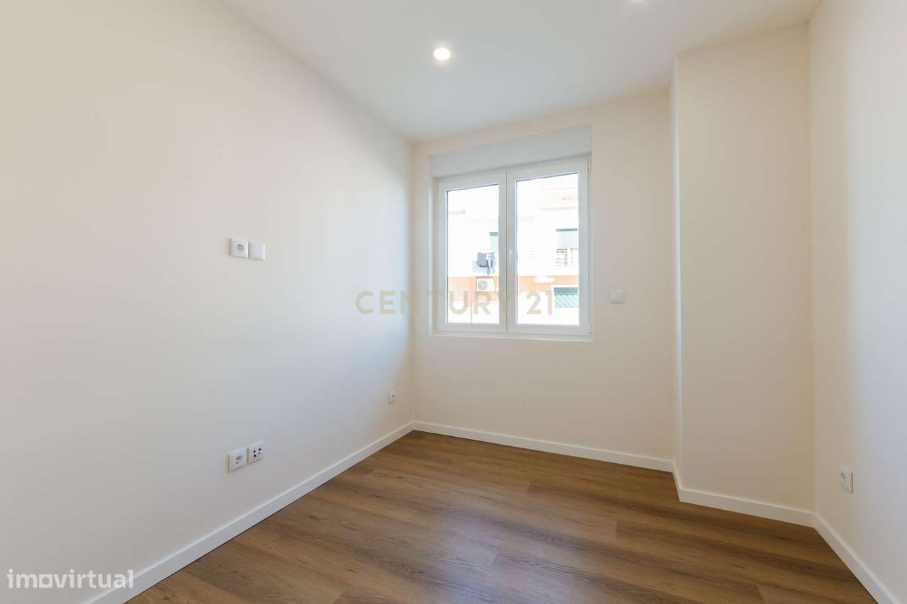 Apartamento T3 moderno e espaçoso no coração do Pinhal Novo-22
