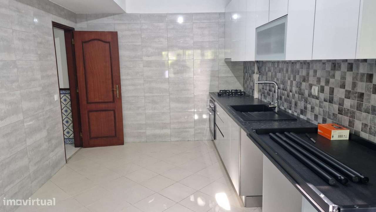 Excelente apartamento T2 Vale do Cobro-0
