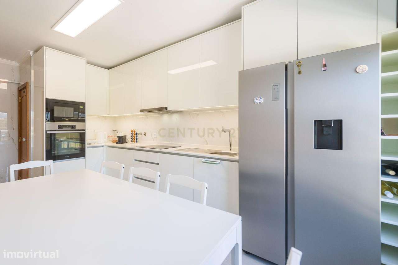 Apartamento T3 com Garagem em Loures-17