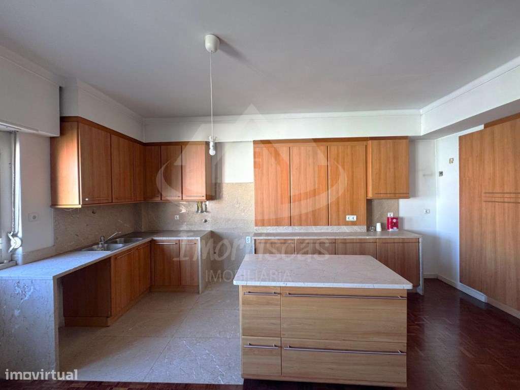 Apartamento T4 próximo da estação de metro no Lumiar, Lisboa - Grande imagem: 4/38