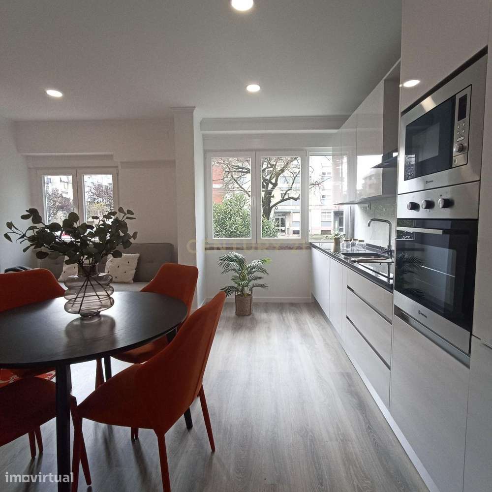 T3 ESTREAR em BENFICA com Garantia + Mobília Incluída + Vista Monsanto - Grande imagem: 2/17