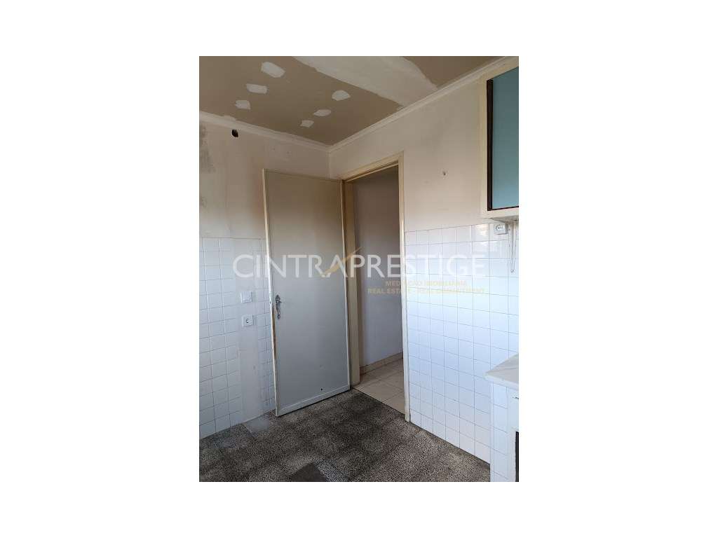 Sintra Prédio, de apartamentos, comercio, garagens e terreno para c...-14