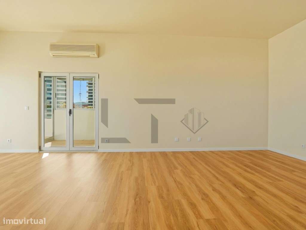 Penthouse T3 (possível T4) com Terraço, plena vista Rio e Garagem, ...-48