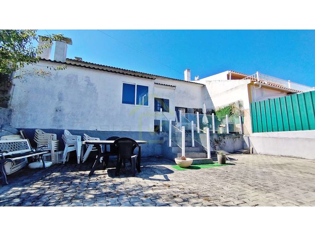 Moradia T2+2 a minutos das praias de Santa Cruz, Santa Rita e Porto...-15