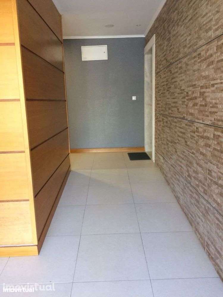 T2 Urb. Atalaia, com terraço 62 m2, box e arrecadação - Grande imagem: 4/29