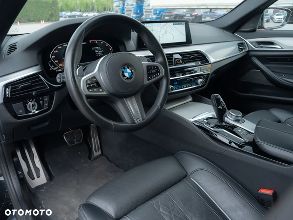 BMW Seria 5 M550i xDrive - 4