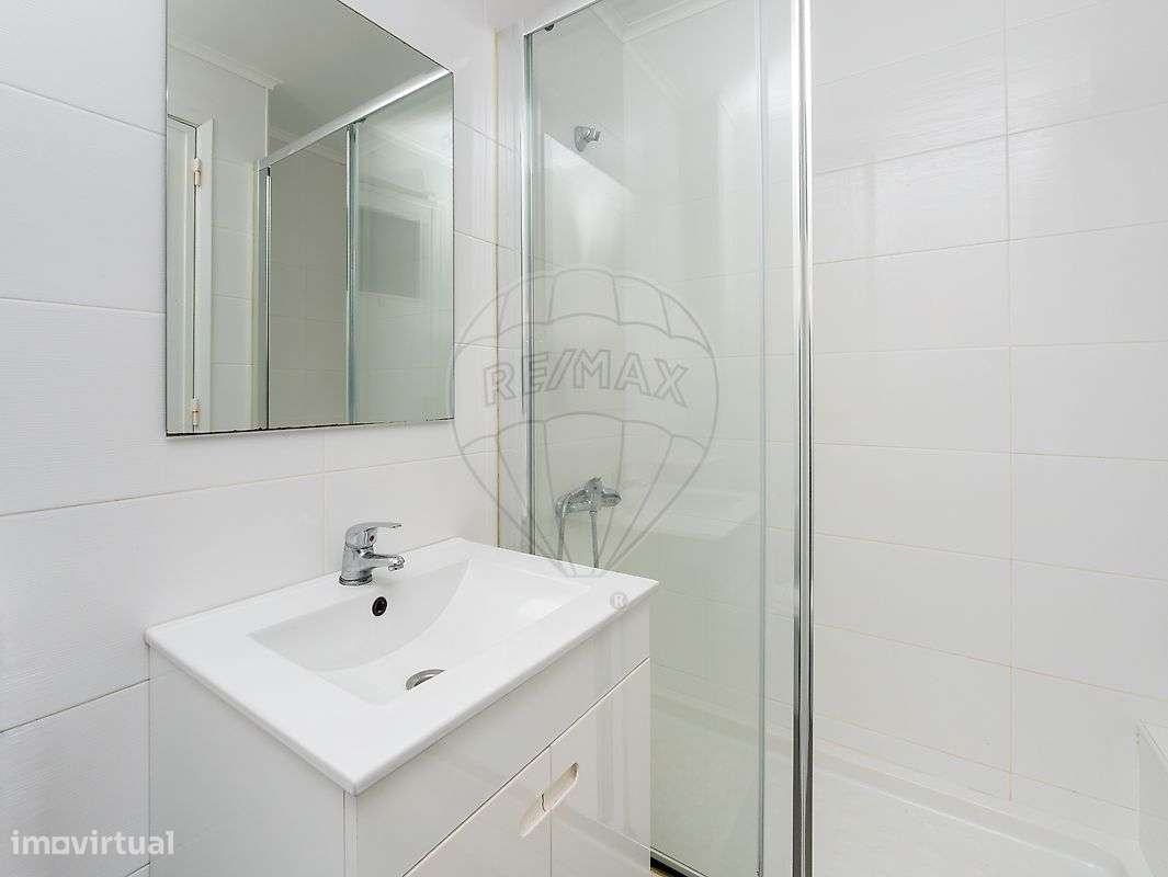 Apartamento T2 remodelado- Penha de França-14