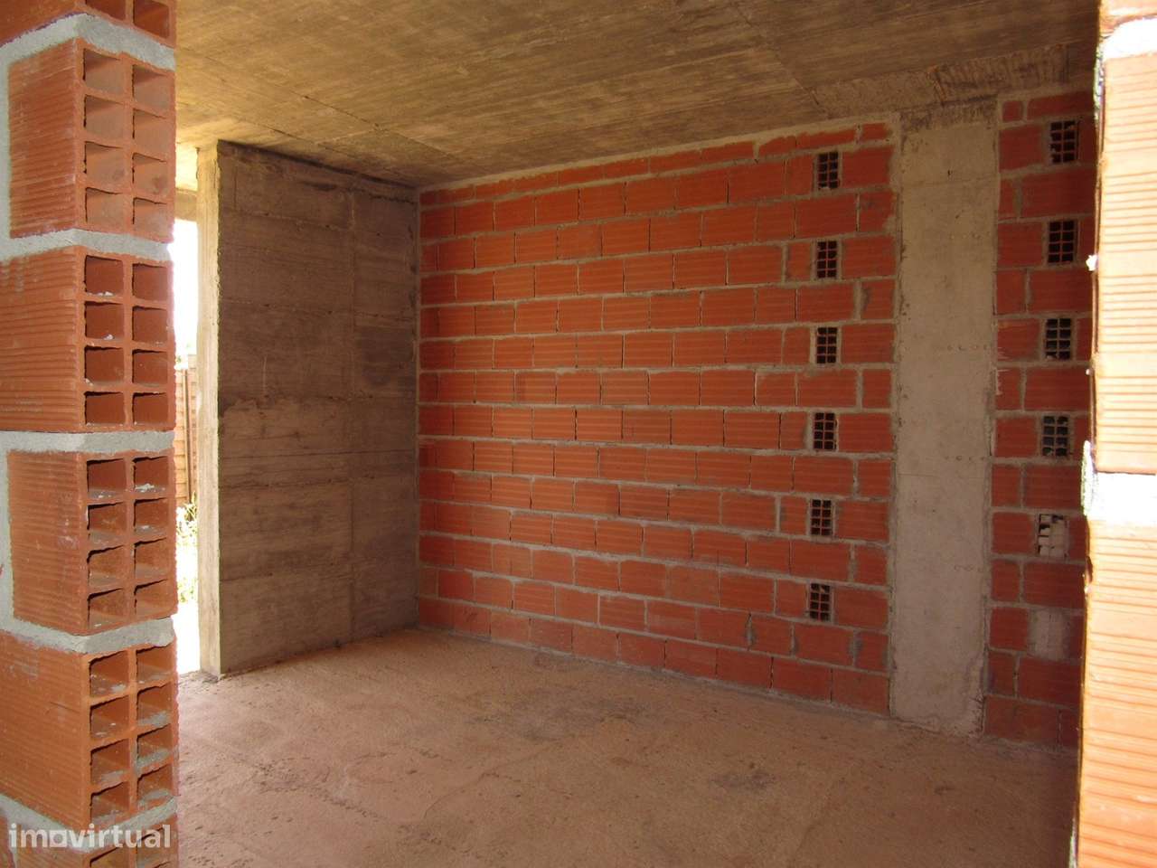 Moradia Moderna com Vista para a Baía de São Martinho – Em Construção-20