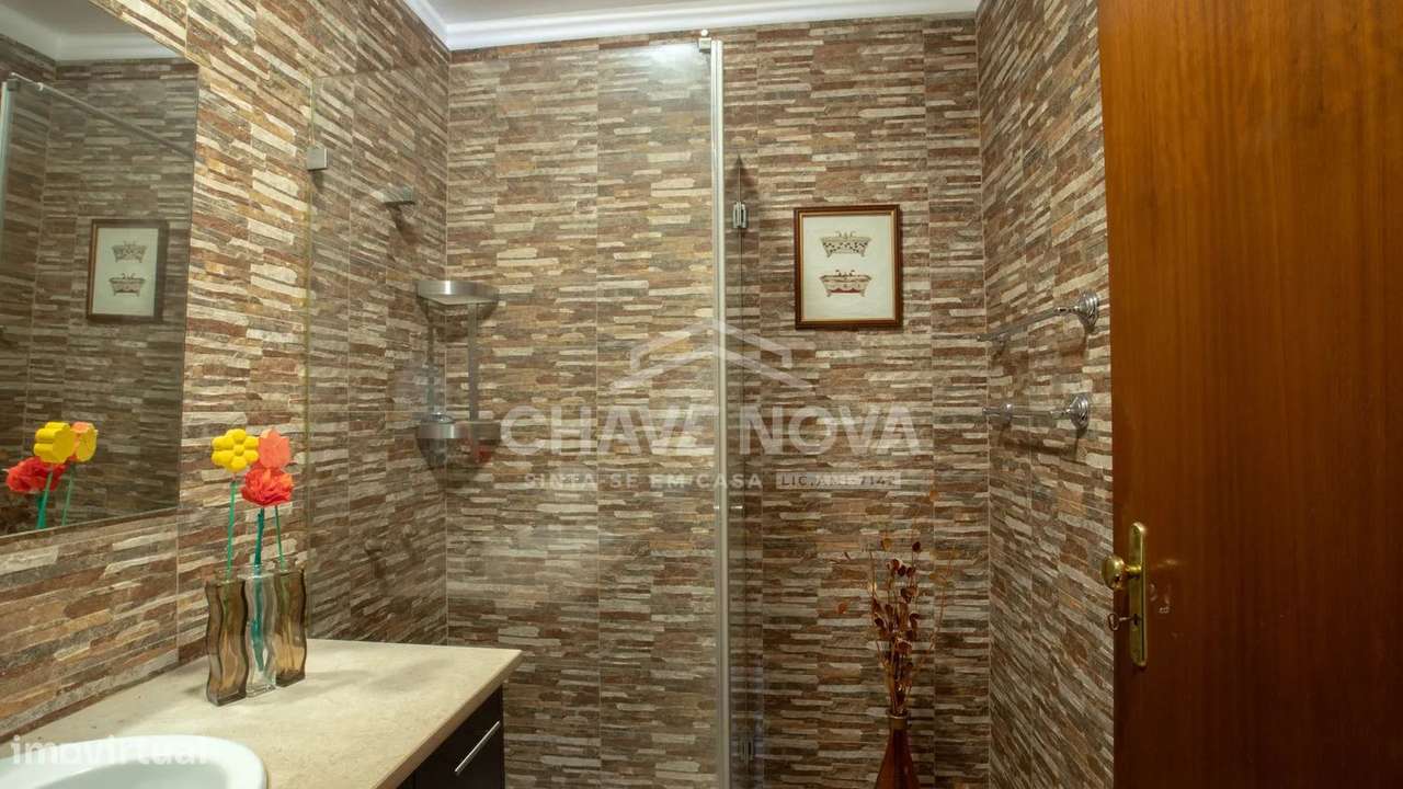 Apartamento T3 c/ Vistas Mar e Garagem Box em Canidelo-28