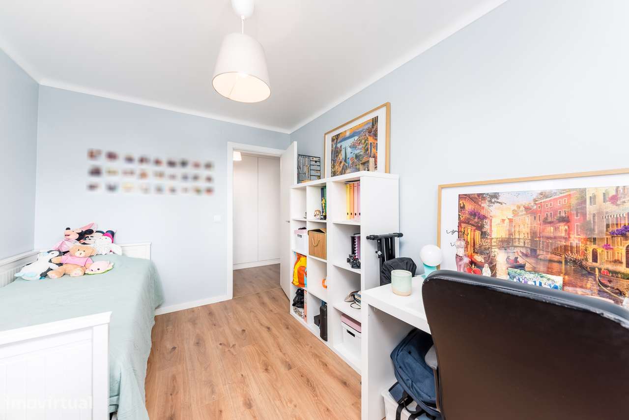 Apartamento 3 assoalhadas | Remodelado | Arrecadação | 5m do Metro-9