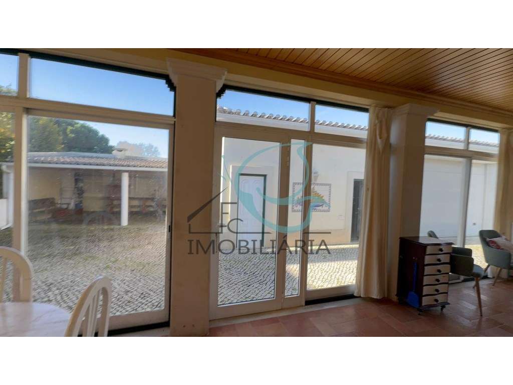 Moradia T4 em Azeitão - Excelente Oportunidade-25