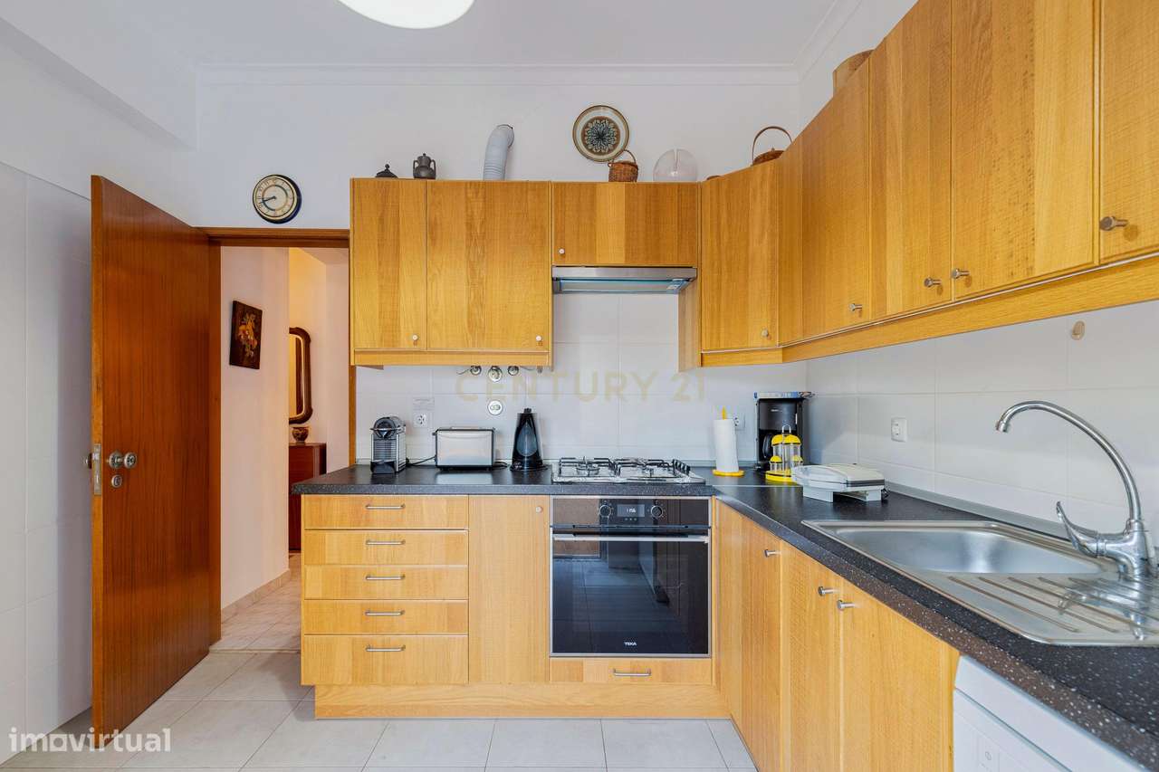 Apartamento T-1  com arrecadação na Costa da Caparica-0