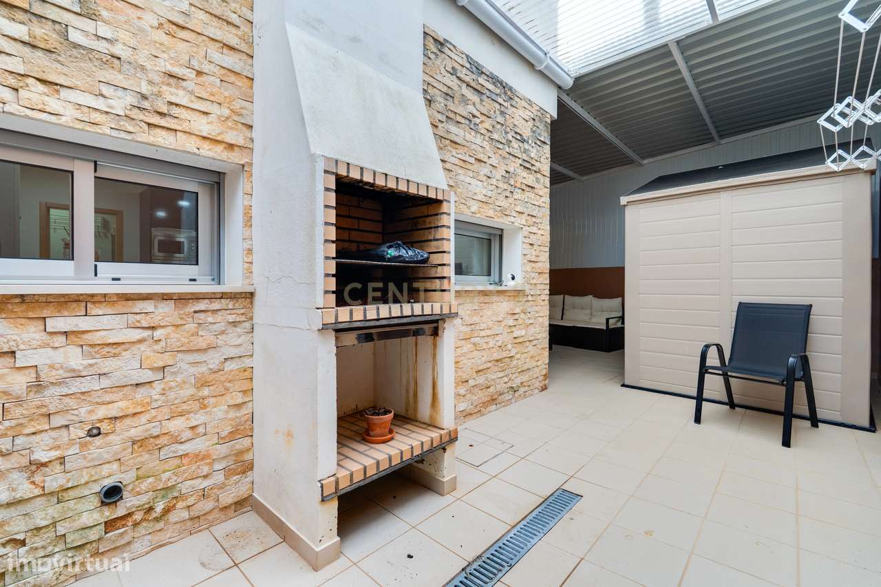 Moradia isolada moderna T3 com cave de 90 m2 em Mexilhoeira Grande, Po-24