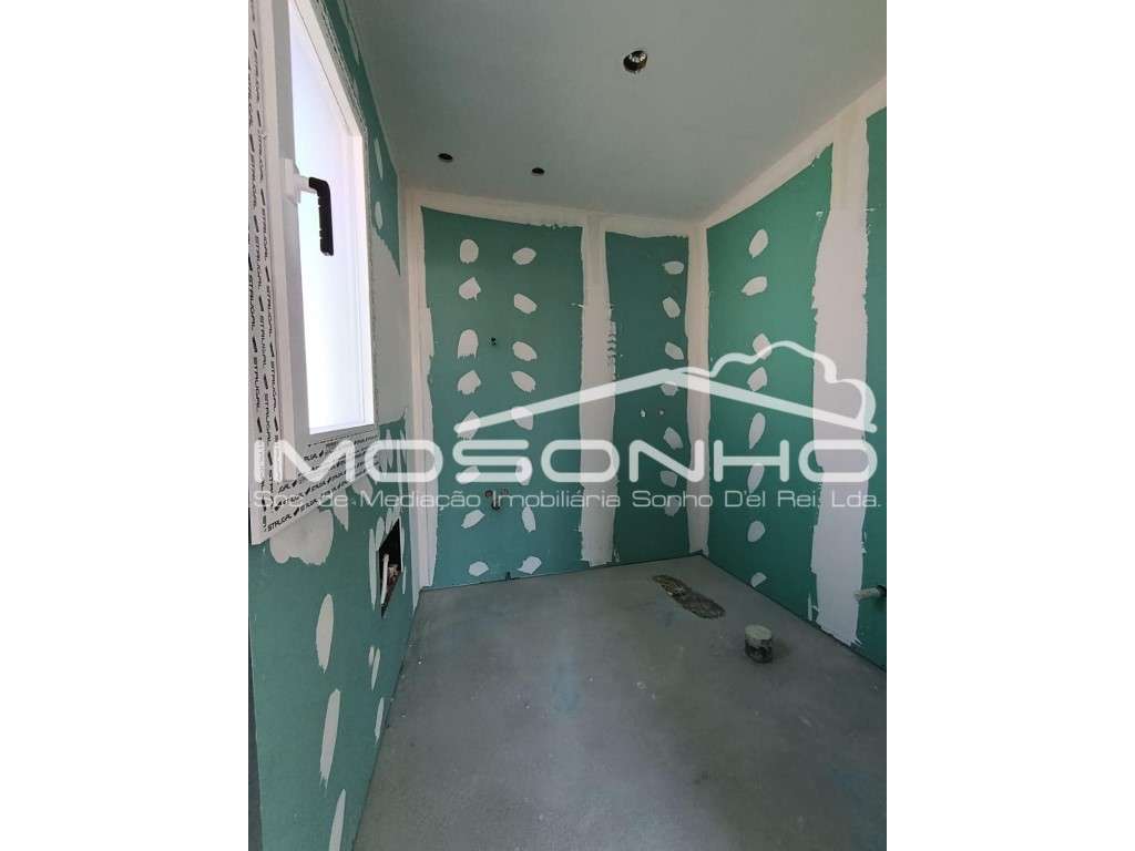 Moradia T3 de linhas modernas-11