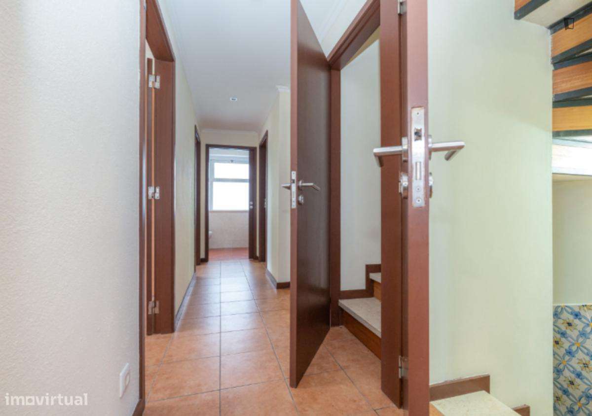 Quarto - localizado em São Martinho de Bispo Coimbra - Grande imagem: 3/6