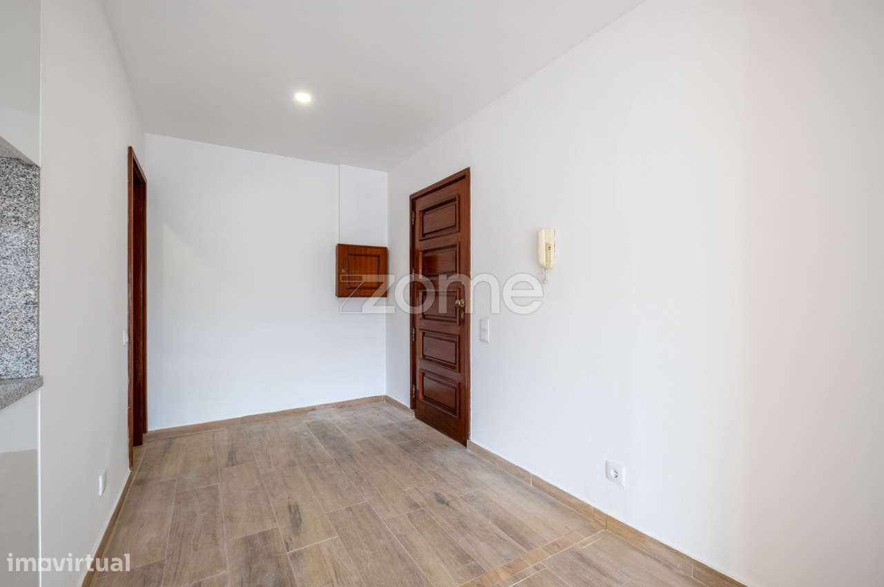 Escritório transformado em T0 na Rua Pinto Bessa - Porto - Grande imagem: 5/25