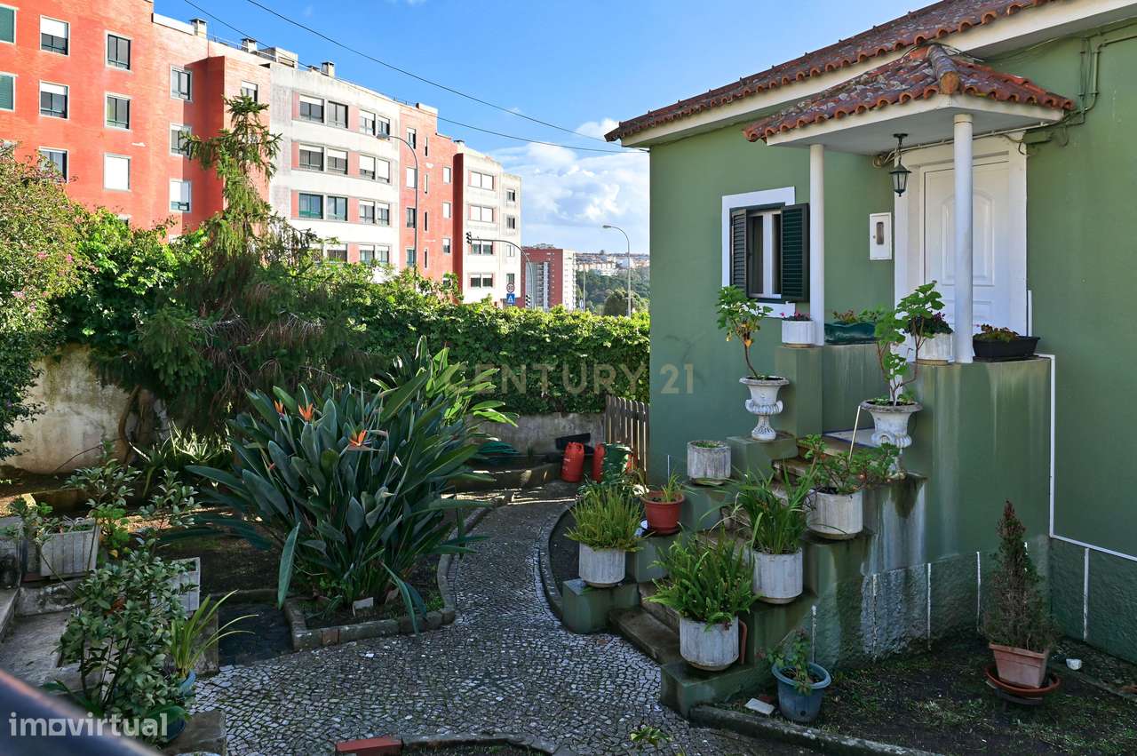 Oportunidade Única em Carnaxide | Terreno + Moradia com Elevado Potenc - Grande imagem: 3/38