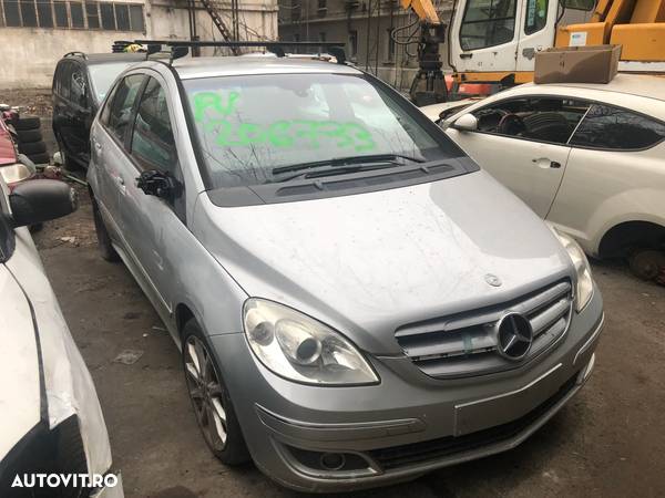 Dezmembrez Mercedes Benz B200 CDI gri argintiu automat - 1