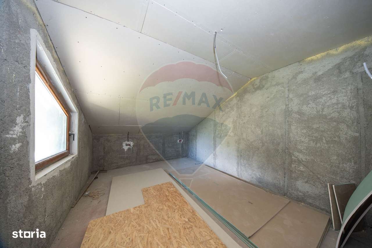 Casă / Vilă cu 8 camere / 7 bai de vânzare, Moieciu de Jos-15