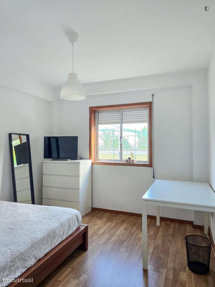 Quarto - localizado em Campanhã Porto - Grande imagem: 2/9