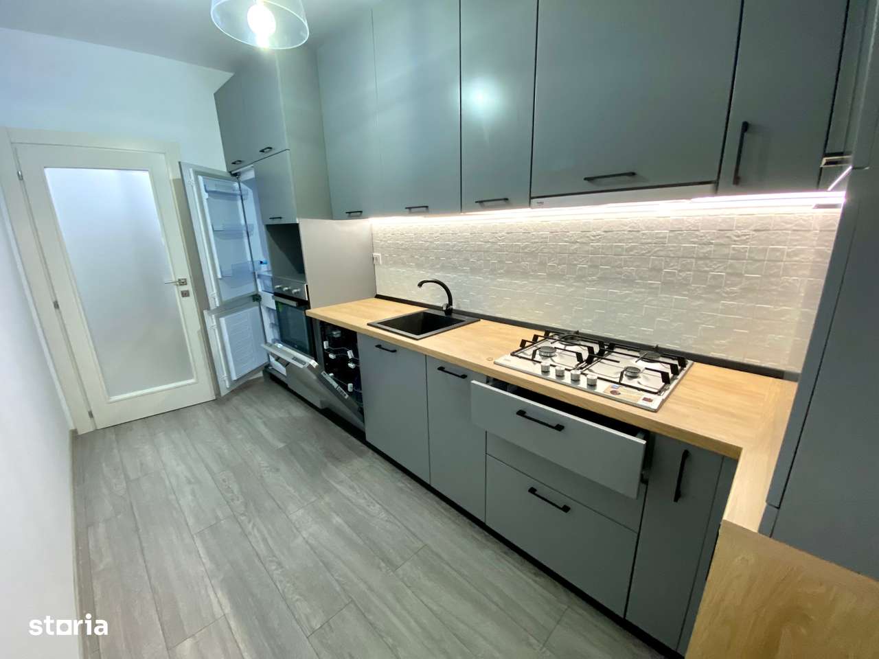 Ap 1 camera Q Residence , Palas Mall , liber - Imagine principală: 5/8