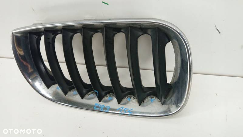 BMW X3 E83 nerka prawa grill atrapa - 4