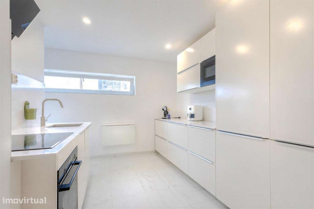 Apartamento T2 Renovado em Cruz de Pau, Matosinhos-12