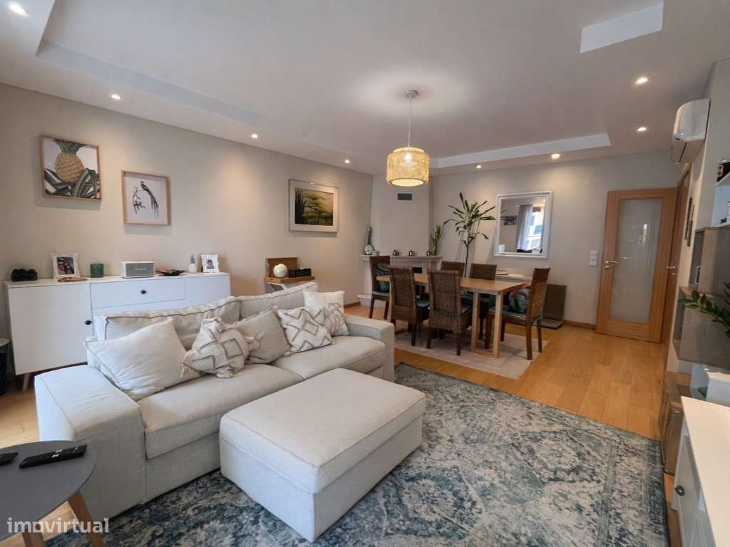 T2 com Varanda e Garagem na Vila Chã - Grande imagem: 3/34