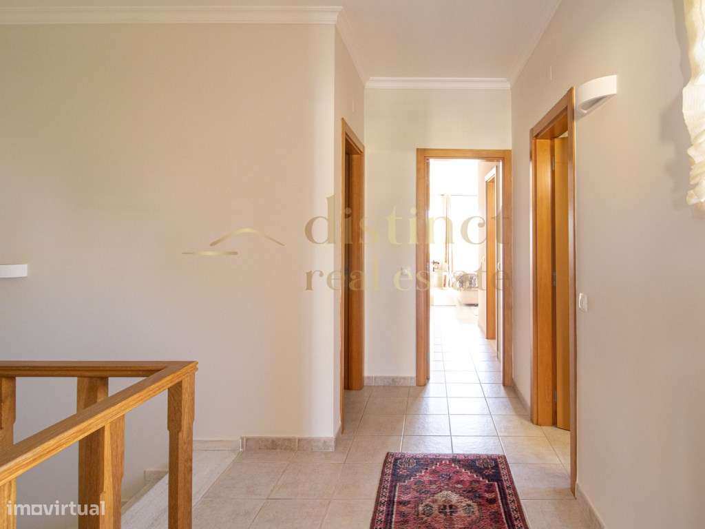 FANTÁSTICA/MORADIA EM BANDA/COM 4 QUARTOS/JARDIM & PISCINA/A APENAS...-14