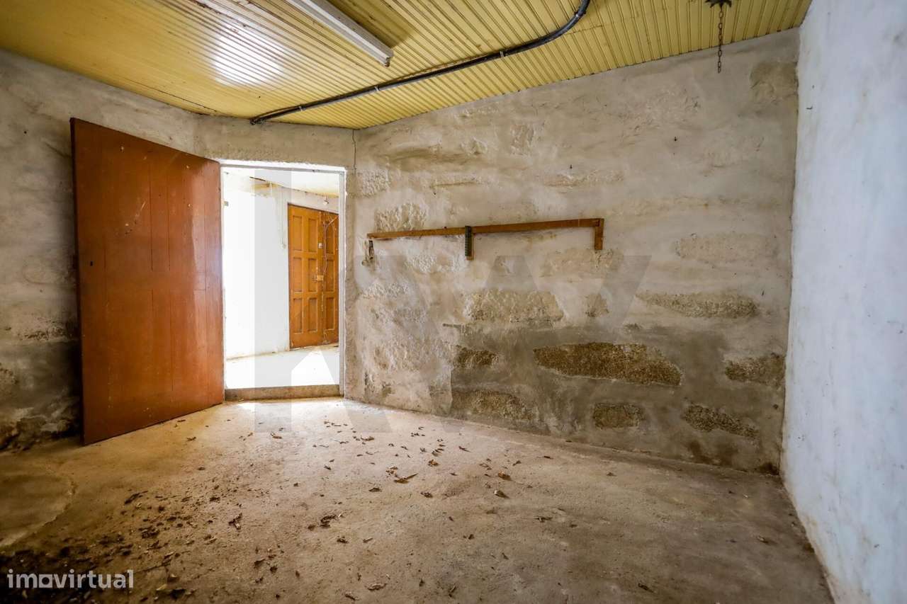 Moradia com 1451m2 de Terreno e Elevado Potencial de Valorização em Sã-31