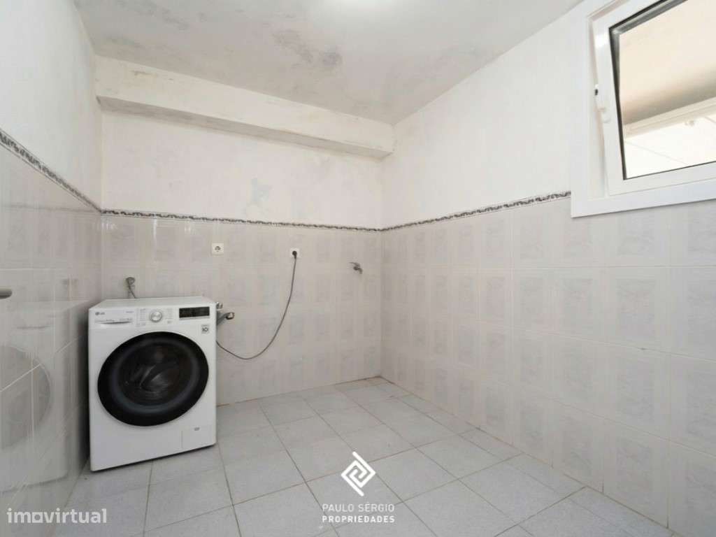 Moradia T3 localizada em Serzedo-25