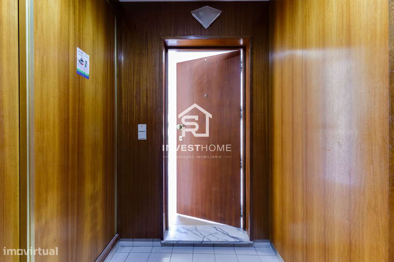 Apartamento T2+1 | Renovado | Boas Áreas | Varanda | 2 Lugares Garagem-37
