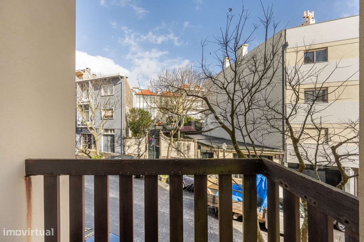 T1 de Charme Renovado mobilado com varandas e garagem na Foz, Porto - Grande imagem: 2/28