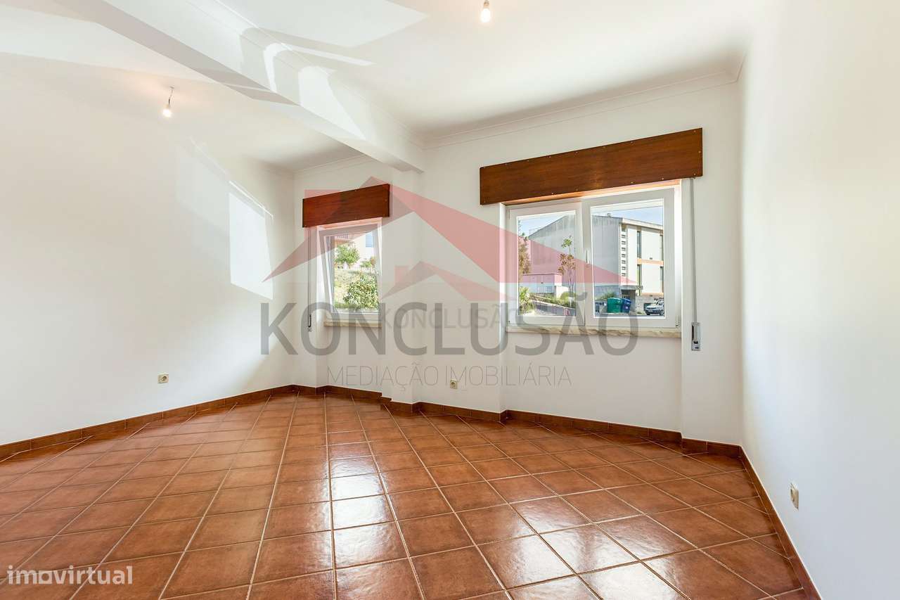 Apartamento T2 com logradouro, garagem e arrecadação – Póvoa de San...-6