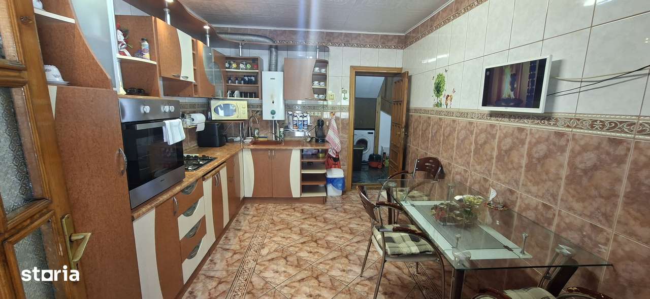 O casă pentru familie, cu grădină și intimitate-9