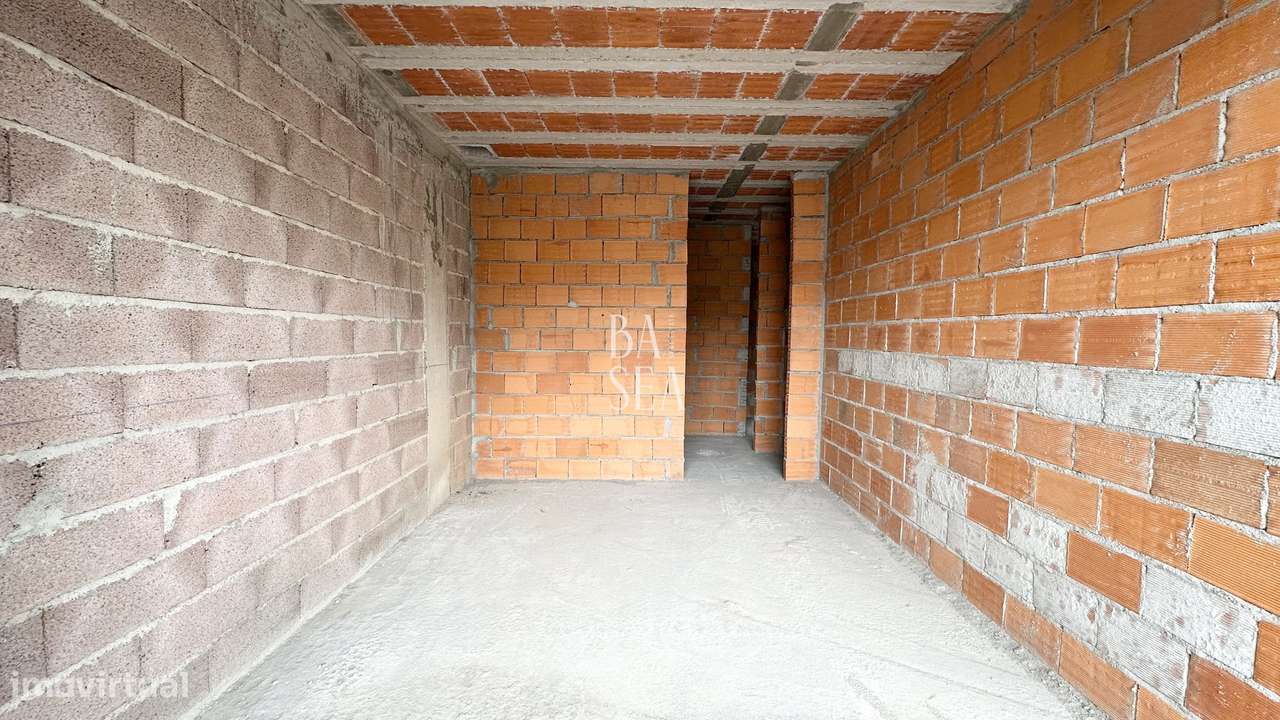 Moradia T3 em Estrutura com 3 Suítes em Lamaçães Braga-14