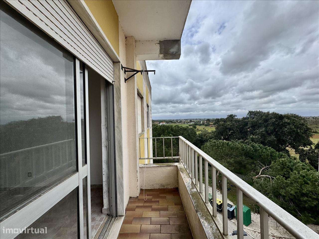 Apartamento T3, com Varanda, no Centro do Pinhal Novo-8