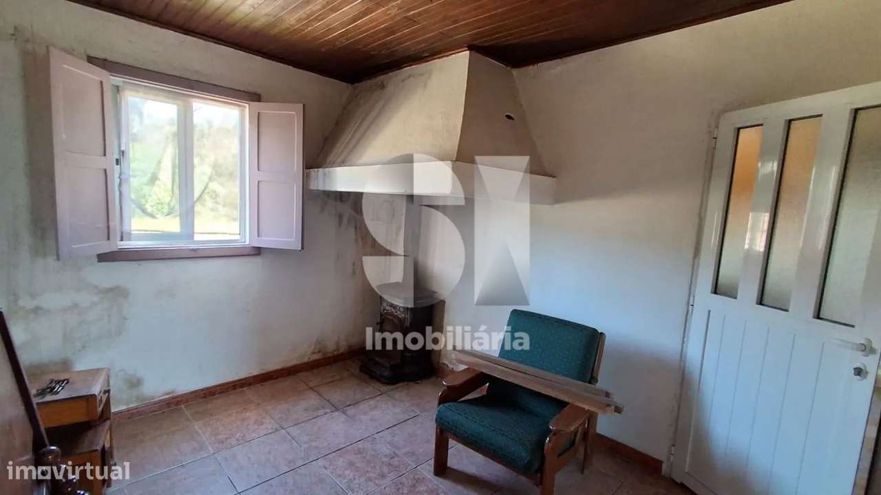 Quinta Rural com 7.900 m² e Três Construções Existentes-12