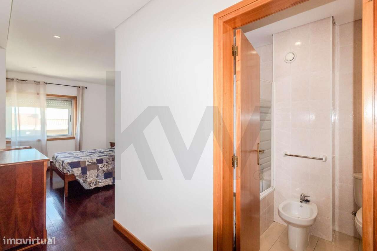 Apartamento T2 ao  centro de Rio Tinto, junto ao Metro, com garagem, e-14