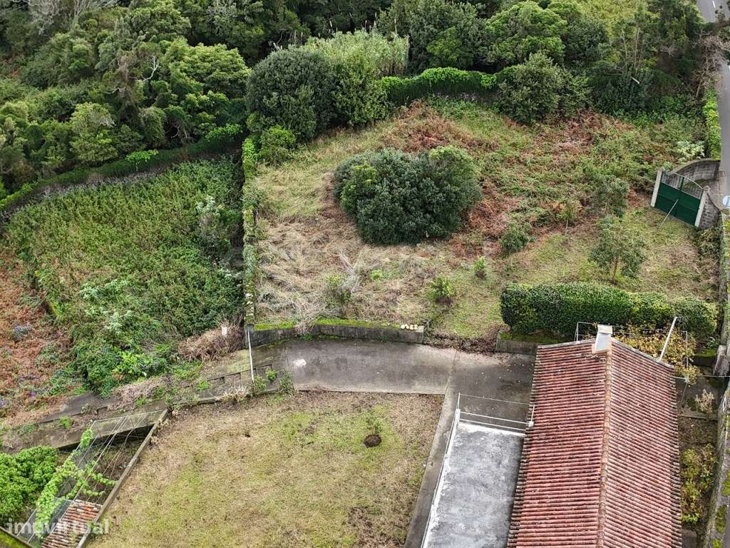 Moradia T3 nas Capelas com Terreno com Viabilidade de Construção-12