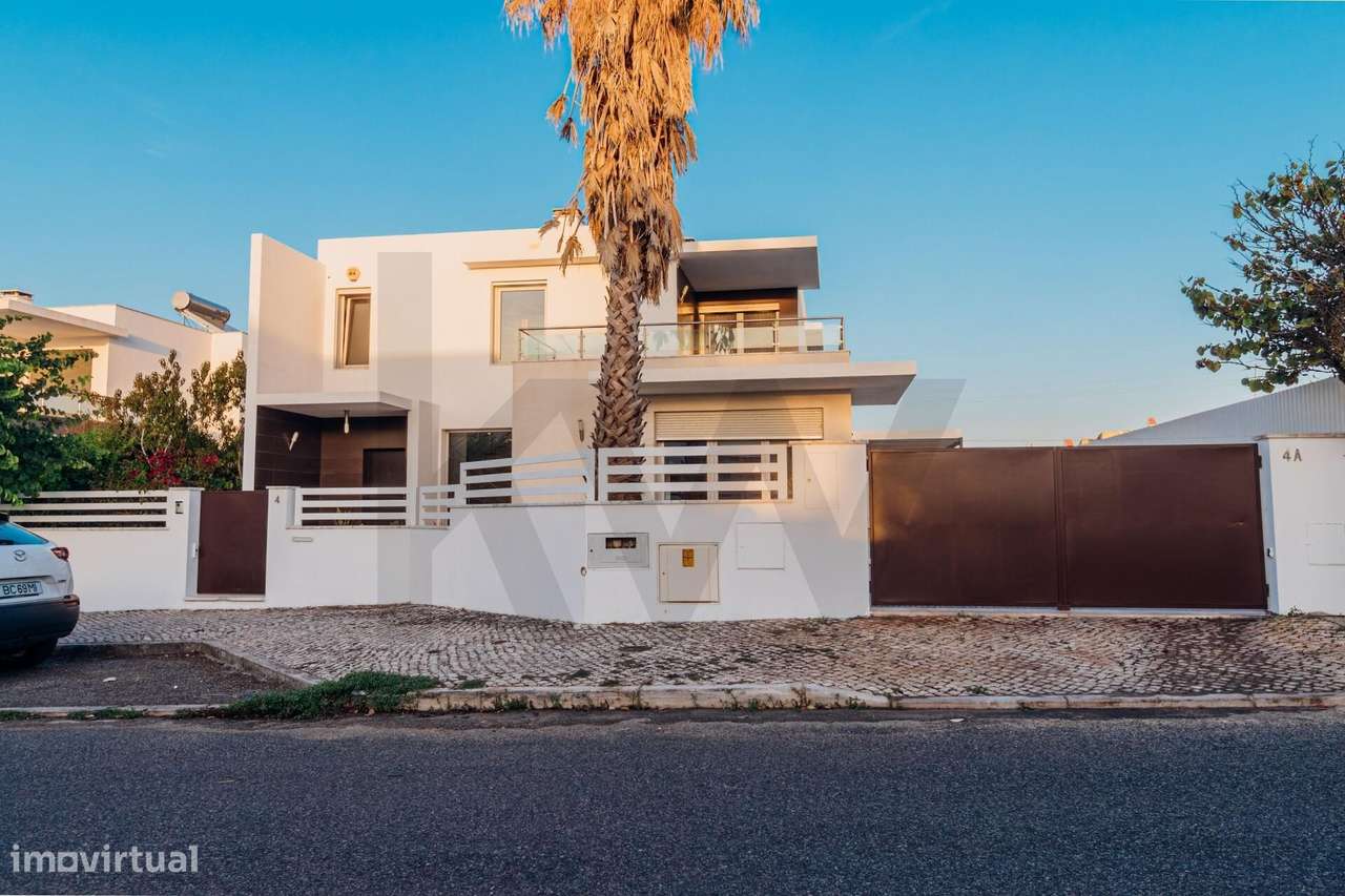 Moradia Moderna T4 com Piscina e Jardim em Pêro Pinheiro, Sintra –Luxo - Grande imagem: 5/55