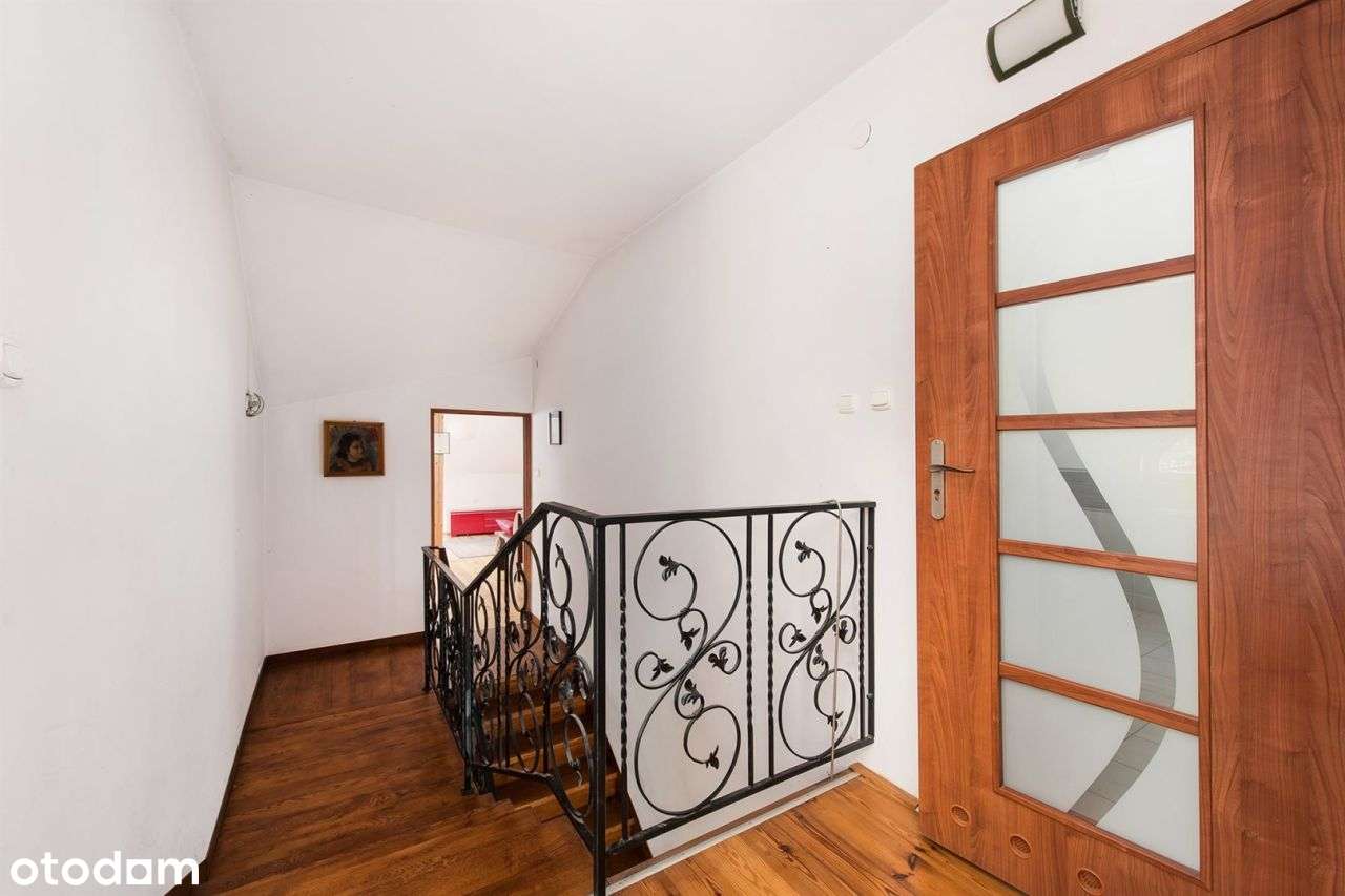 Urokliwy dom przy lesie-7